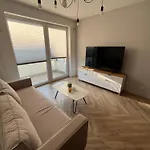Modern, Airport Designer Bringyourown Byo Selfbedding Tidy Yourself * Βαρσοβία