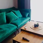Modern, Airport Designer Bringyourown Byo Selfbedding Tidy Yourself Διαμέρισμα Βαρσοβία