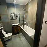 Modern, Airport Designer Bringyourown Byo Selfbedding Tidy Yourself * Βαρσοβία