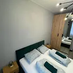 Apartment Modern, Airport Designer Bringyourown Byo Selfbedding Tidy Yourself *