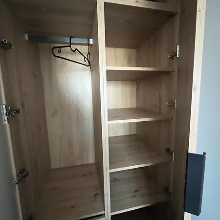 Modern, Airport Designer Bringyourown Byo Selfbedding Tidy Yourself شقة وارسو