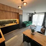 Modern, Airport Designer Bringyourown Byo Selfbedding Tidy Yourself Apartment *