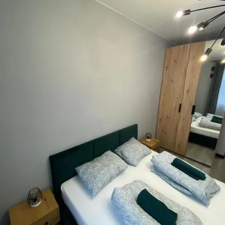 아파트 Modern, Airport Designer Bringyourown Byo Selfbedding Tidy Yourself *